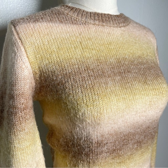 Et Clet Crop Sweater Peekaboo Back S
Fall Cozy Date - Picture 12 of 13